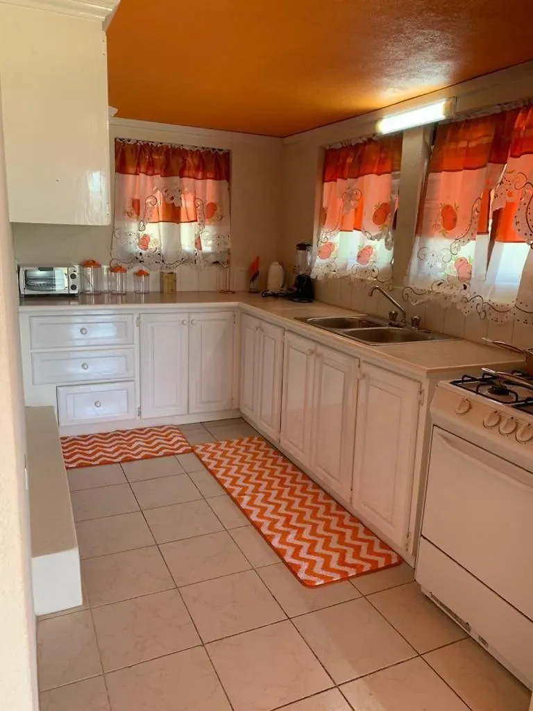 Lovely 1Bedroom Apartment With Pool Christ Church